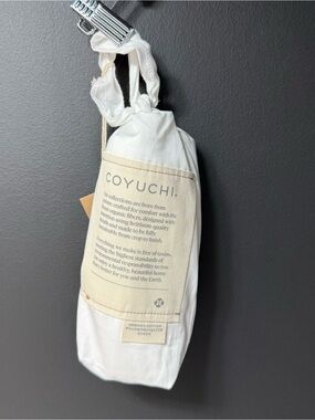 Organic Cotton Pillow Protector
Coyuchi